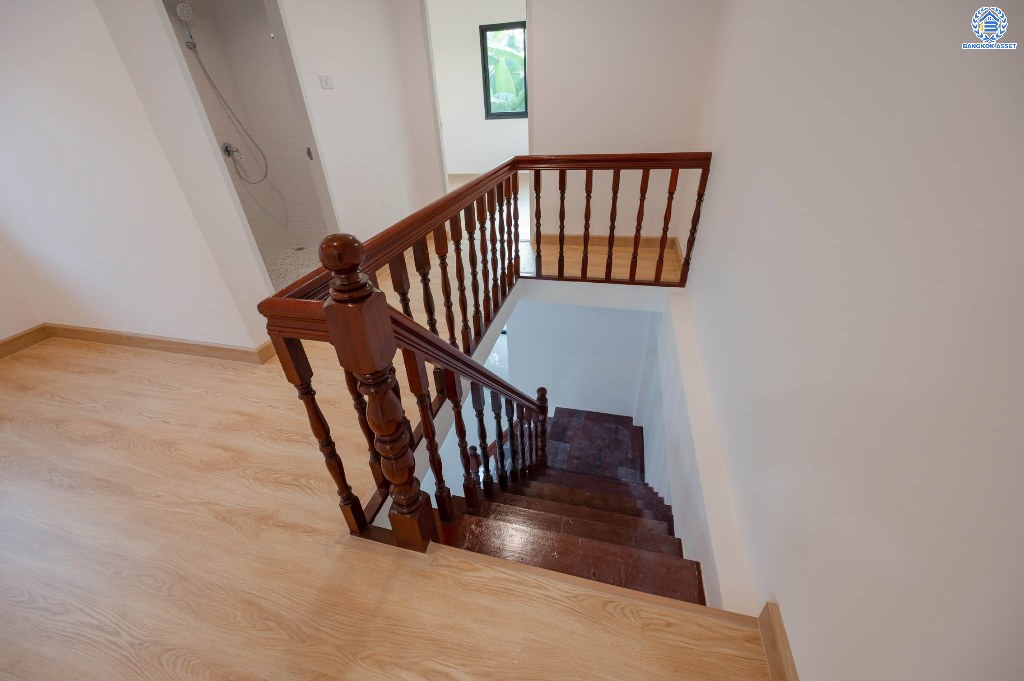 บ้านมือสองตกแต่งใหม่ พระปิ่น2 บรมราชชนนี เนื้อที่ 36.30 ตร.ว. ฟังก์ชัน 2 ห้องนอน 2 ห้องน้ำ เข้า-ออกได้สองเสั้นทาง โครงการติดถนนบรมราชชนนี เชื่อมต่อถนนศาลาธรรมสพน์ ใกล้ทางคู่ขนานลอยฟ้าบรมราชชนนี ใกล้จุดขึ้นทางด่วน "ศรีรัช" และห้างสรรพสินค้าเซ็นทรัลปิ่นเกล้า...